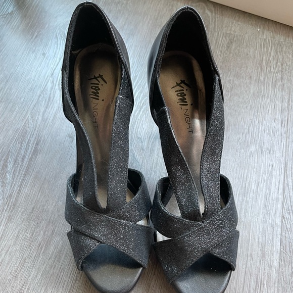 Black Strappy sparkly heels - Picture 2 of 5